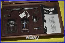 AIRBRUSH BADGER 150-4PK DUEL ACTION IN WOODEN PRESENTATION BOX CIRCA 1980's