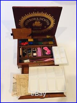 Antique Windsor Newton artist watercolor paint box in good condition