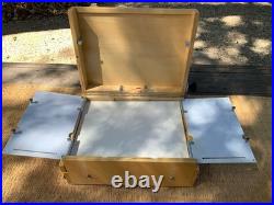 Guerilla Painter 9 x 12 Pochade Box in Very Good Condition Plein Air