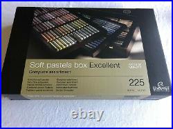 Rembrandt Soft Pastels Wood Box Set, 225 sticks (Royal Talens)